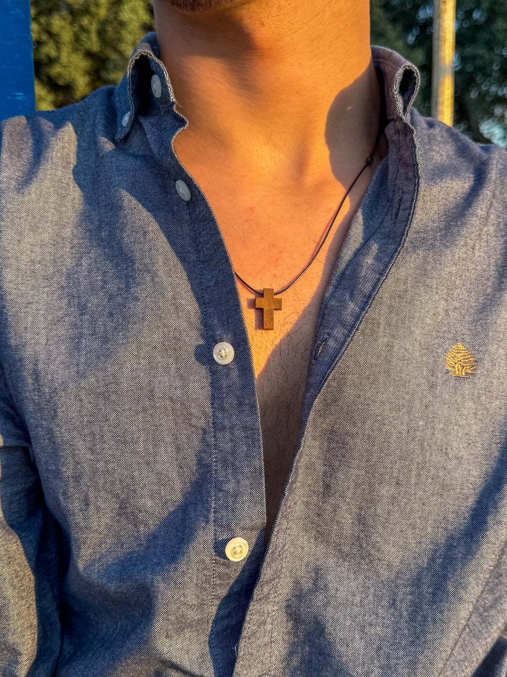 Colgante cruz madera